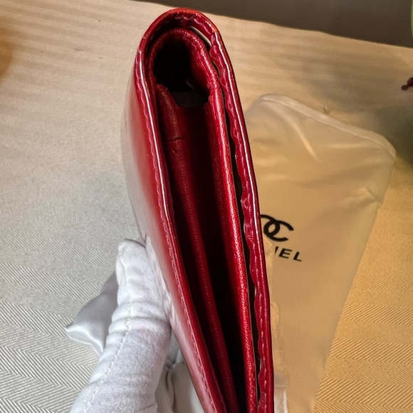 CHANEL Rare Deep Red Patent Leather w/ Silver CC Logo Bifold Organizer Wallet - Picture 10 of 10